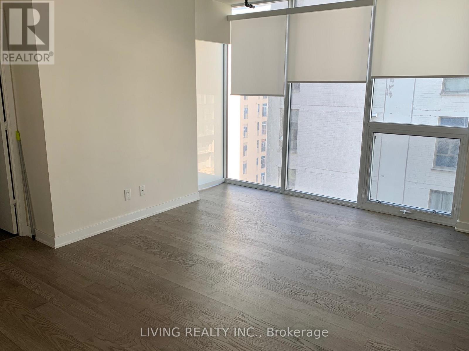 1001 - 17 Dundonald Street, Toronto, Ontario  M4K 0E4 - Photo 4 - C12676758