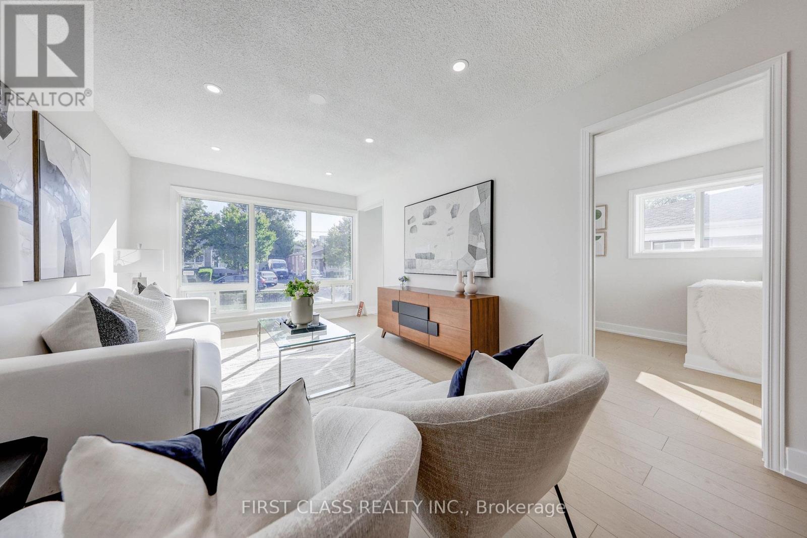 Main - 214 Linden Avenue, Toronto, Ontario  M1K 3H8 - Photo 4 - E12676748