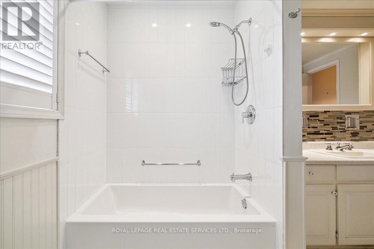 411 Brookmill Road, Oakville, Ontario  L6J 5K4 - Photo 18 - W12601718