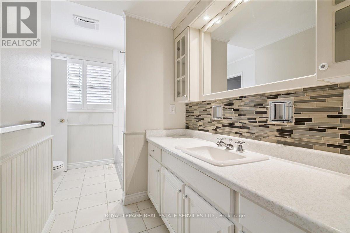 411 Brookmill Road, Oakville, Ontario  L6J 5K4 - Photo 17 - W12601718