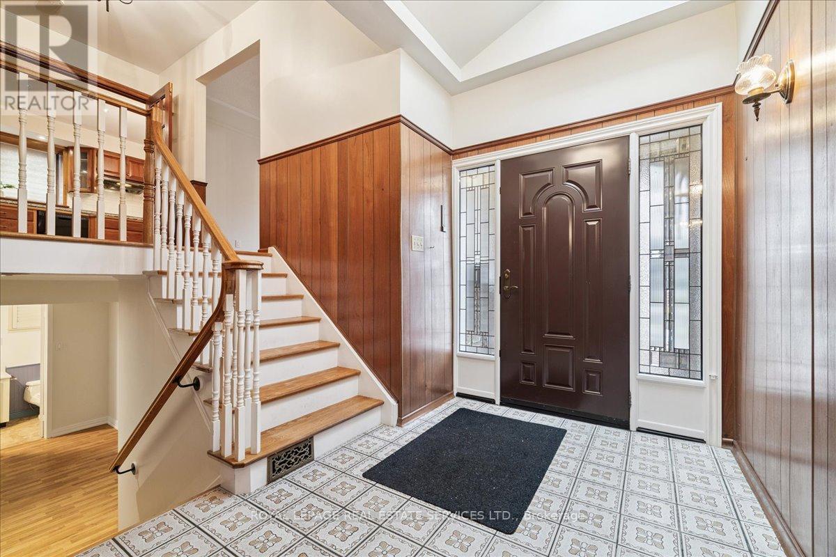 411 Brookmill Road, Oakville, Ontario  L6J 5K4 - Photo 5 - W12601718