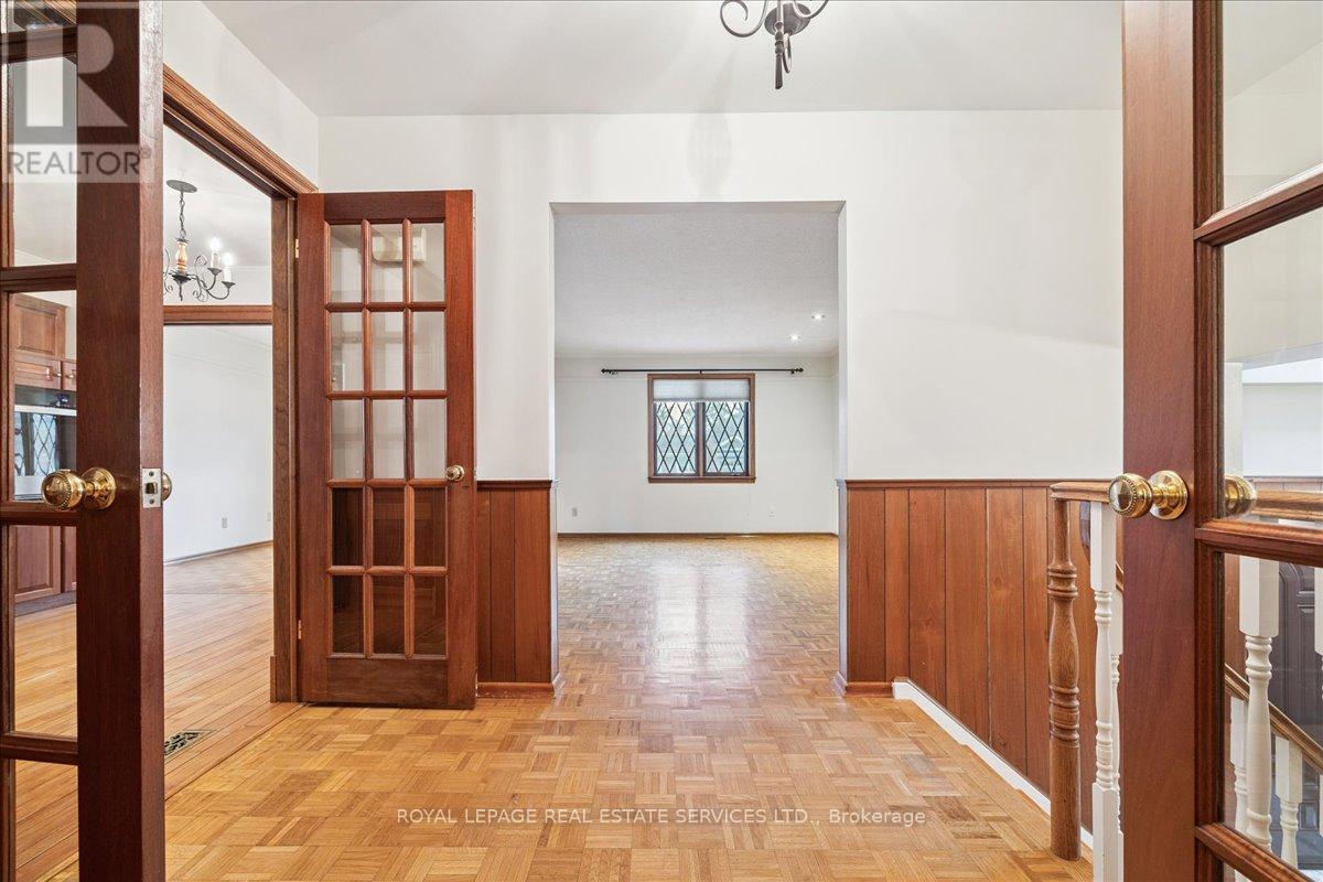 411 Brookmill Road, Oakville, Ontario  L6J 5K4 - Photo 6 - W12601718