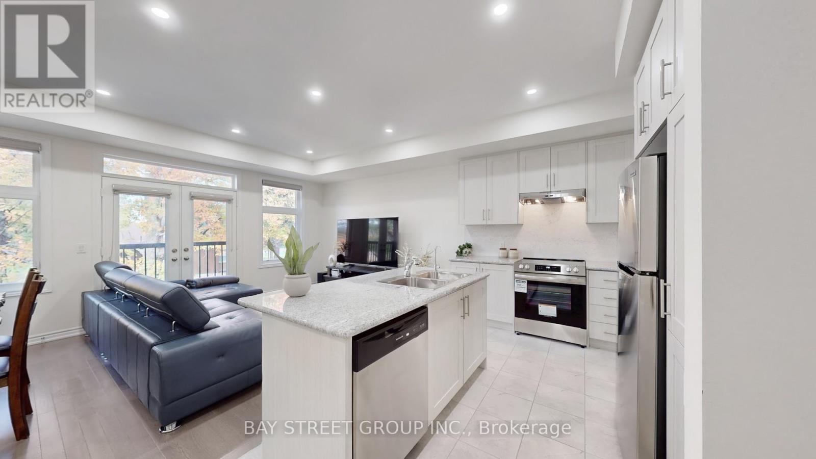 80 Puisaya Drive, Richmond Hill, Ontario  L4E 1L2 - Photo 10 - N12676778