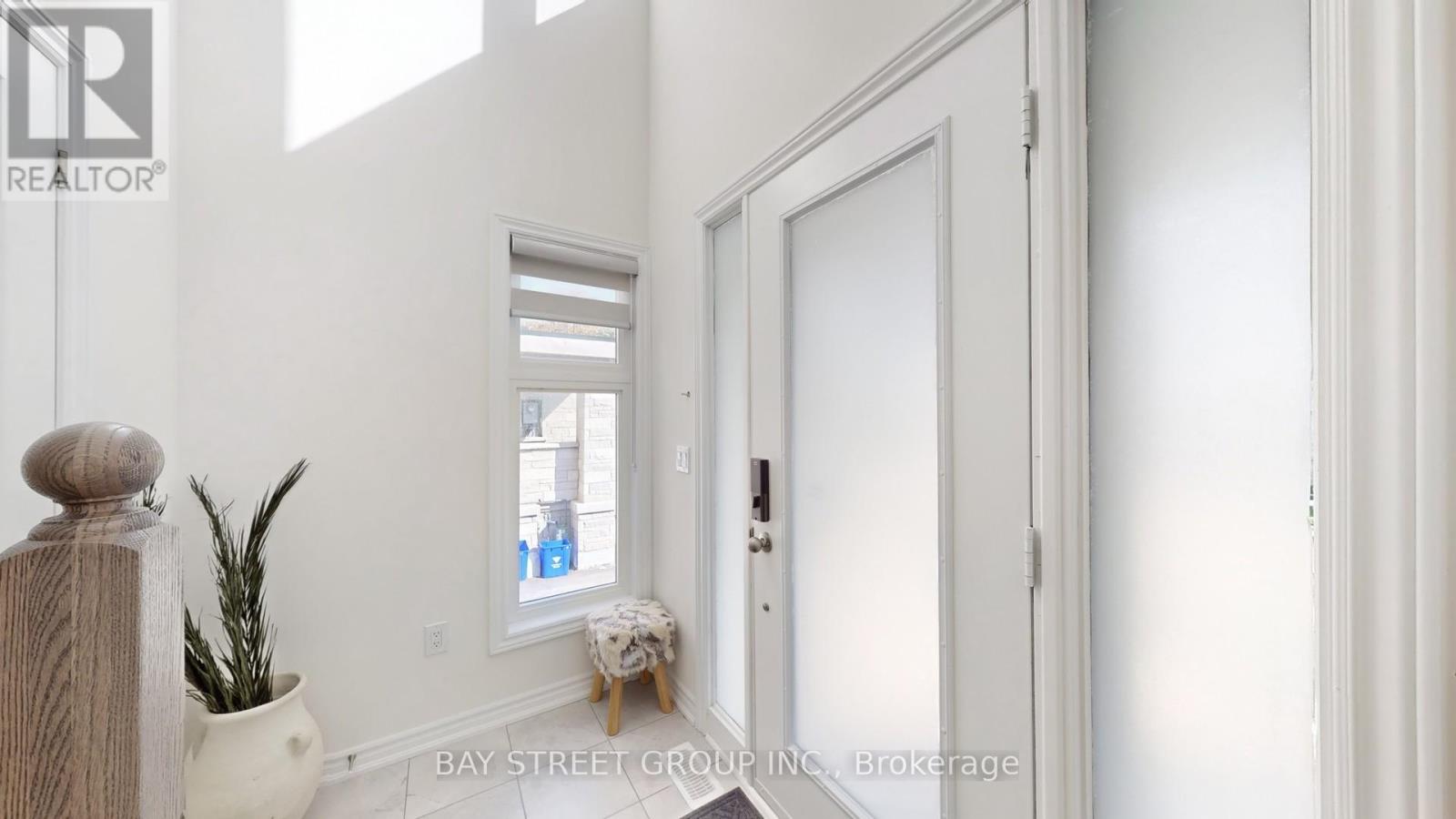 80 Puisaya Drive, Richmond Hill, Ontario  L4E 1L2 - Photo 3 - N12676778