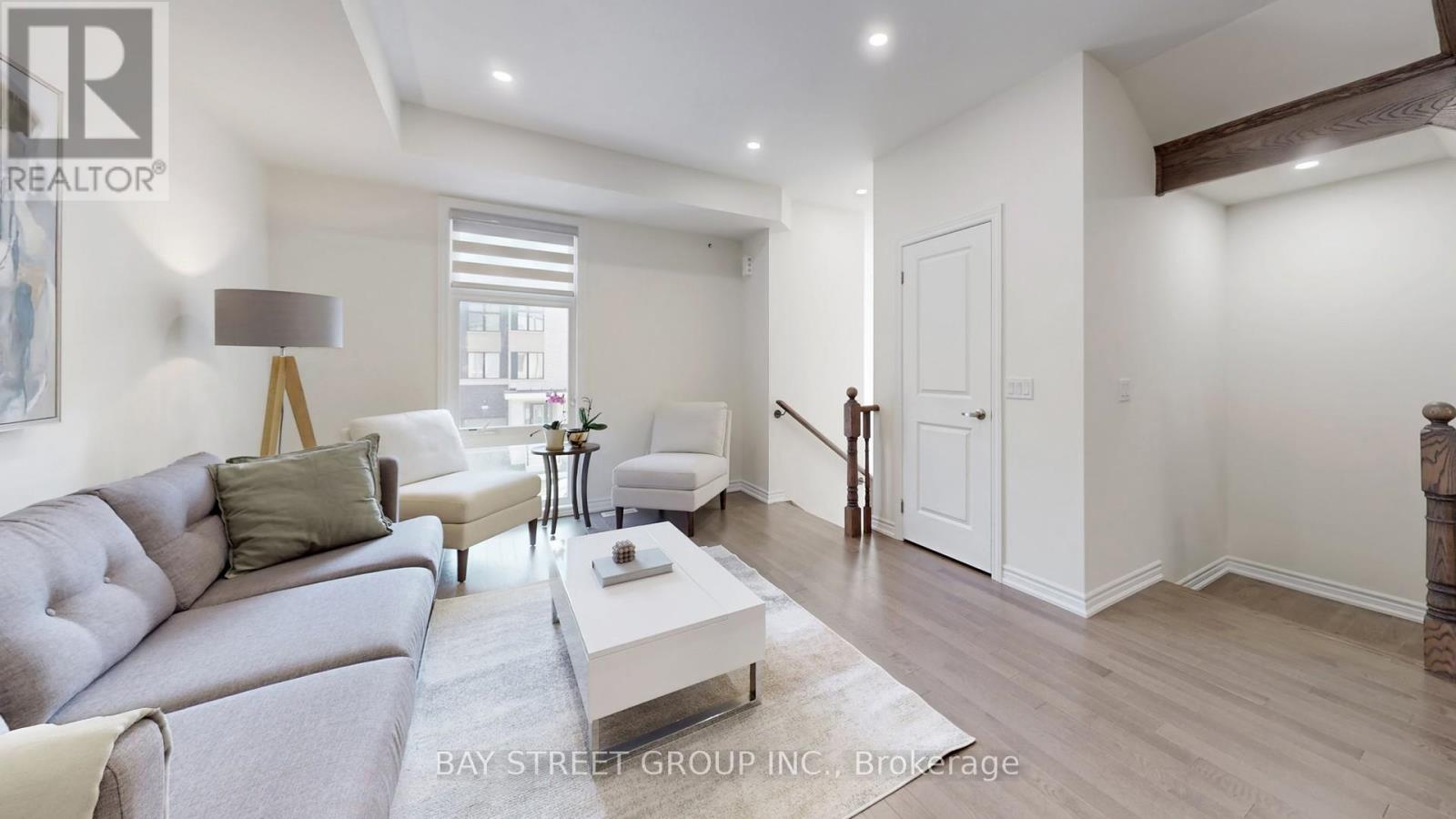 80 Puisaya Drive, Richmond Hill, Ontario  L4E 1L2 - Photo 5 - N12676778