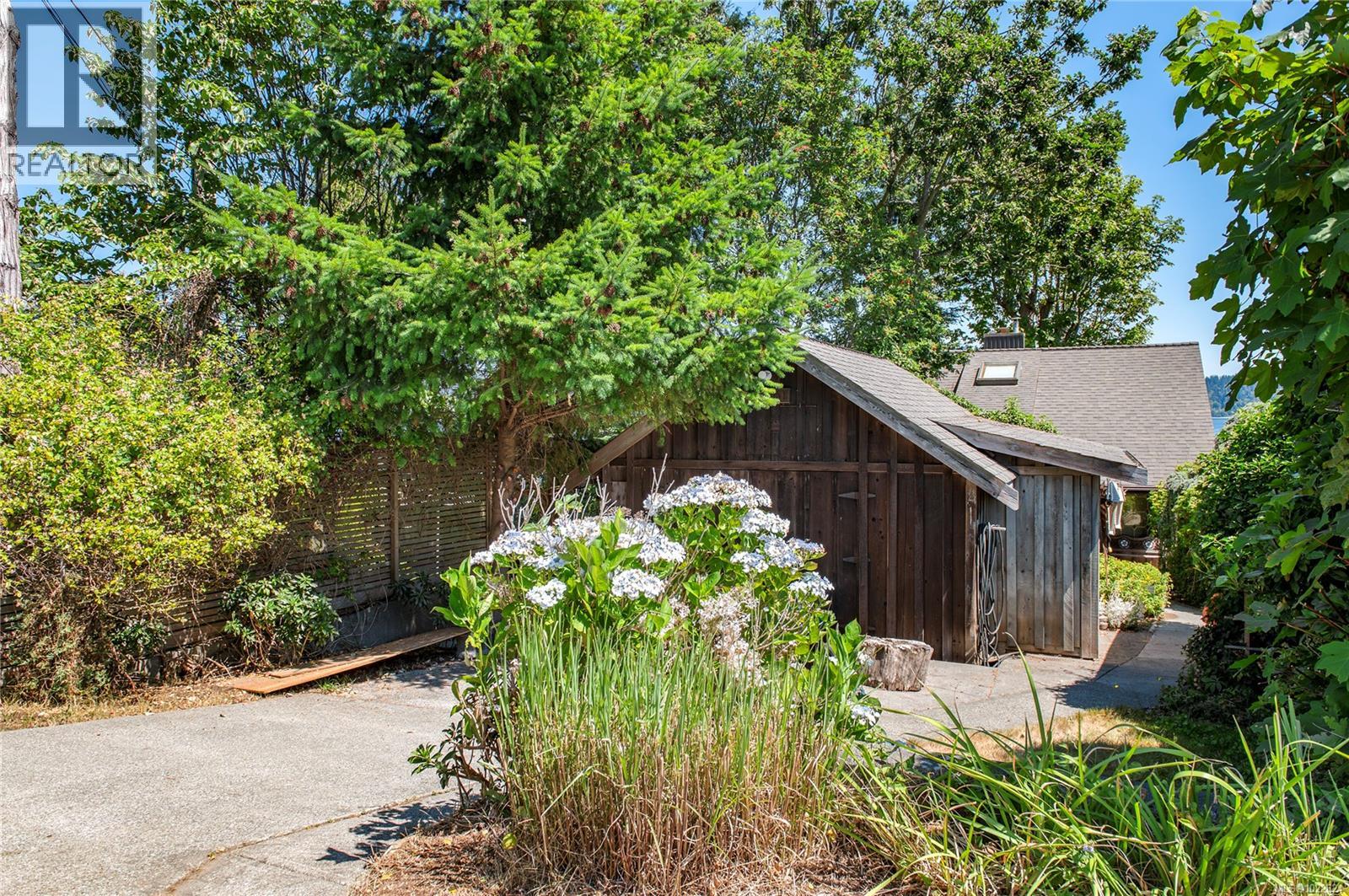 561 & 565 Island Hwy, Campbell River, British Columbia  V9W 2B9 - Photo 5 - 1022624