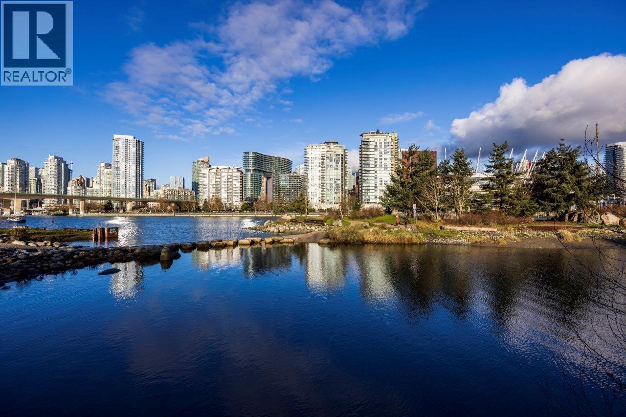 208 1616 Columbia Street, Vancouver, British Columbia  V5Y 0B7 - Photo 2 - R3077044