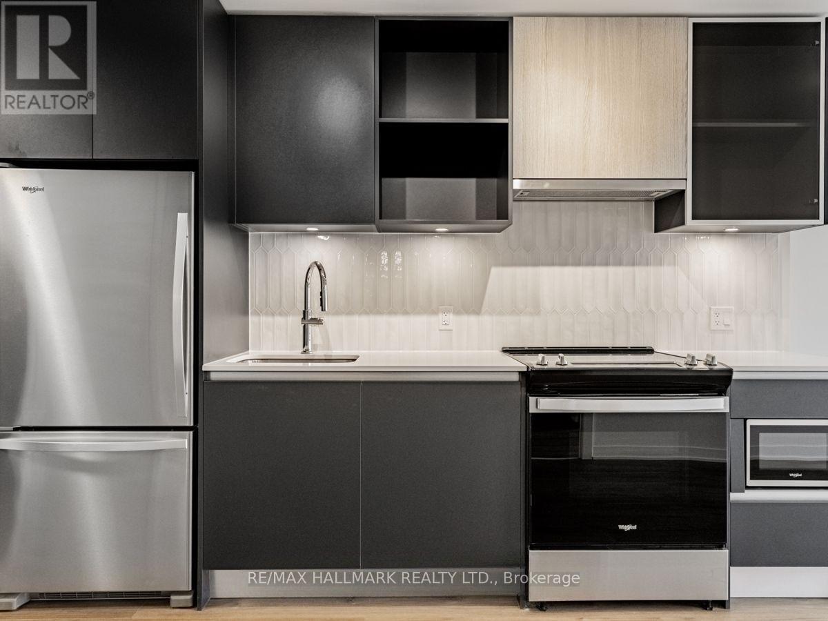 815 - 395 Dundas Street W, Oakville, Ontario  L6M 5R8 - Photo 5 - W12676712