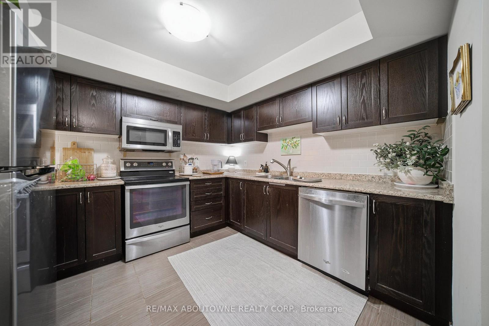 106 - 2441 Greenwich Drive, Oakville, Ontario  L6M 0S4 - Photo 12 - W12676722