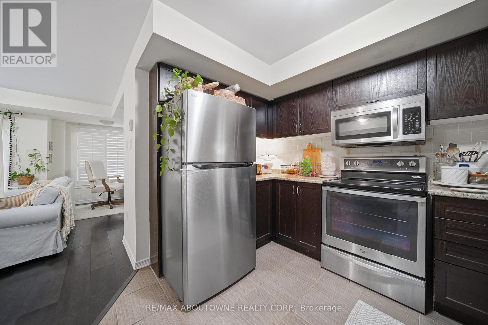 106 - 2441 Greenwich Drive, Oakville, Ontario  L6M 0S4 - Photo 13 - W12676722