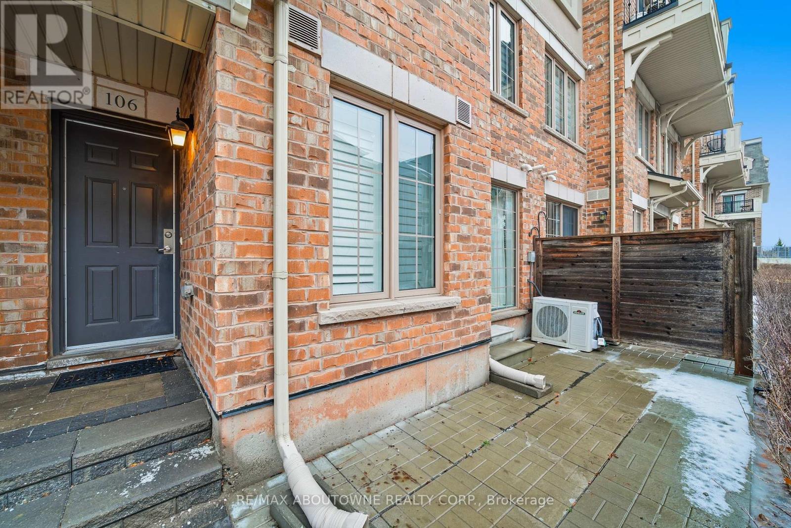 106 - 2441 Greenwich Drive, Oakville, Ontario  L6M 0S4 - Photo 4 - W12676722