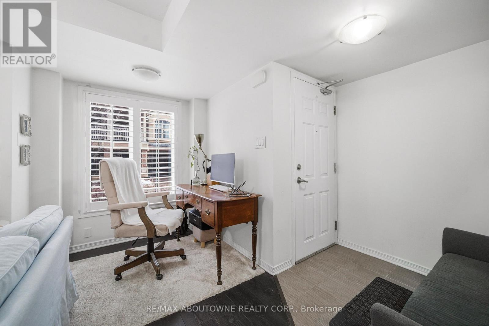 106 - 2441 Greenwich Drive, Oakville, Ontario  L6M 0S4 - Photo 5 - W12676722