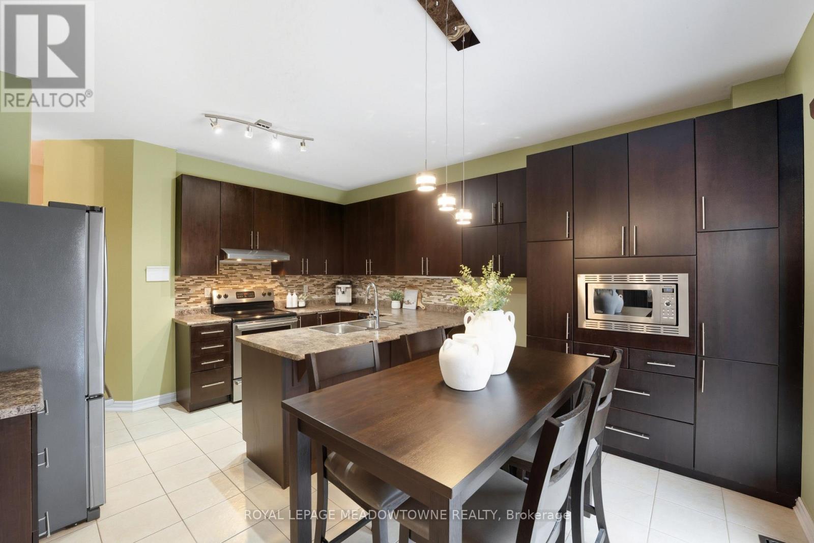 355 Greenlees Circle, Milton (Cl Clarke), Ontario  L9T 0X2 - Photo 15 - W12676732