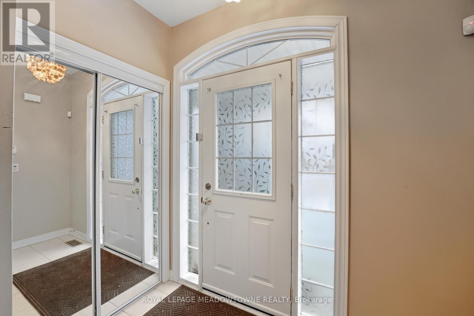 355 Greenlees Circle, Milton (Cl Clarke), Ontario  L9T 0X2 - Photo 6 - W12676732