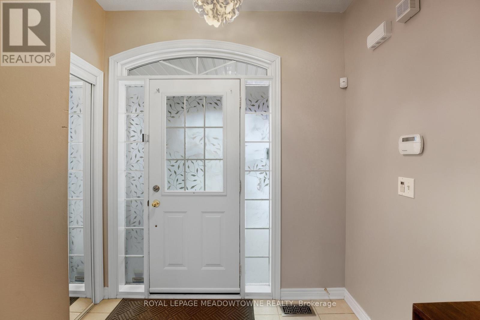 355 Greenlees Circle, Milton (Cl Clarke), Ontario  L9T 0X2 - Photo 7 - W12676732