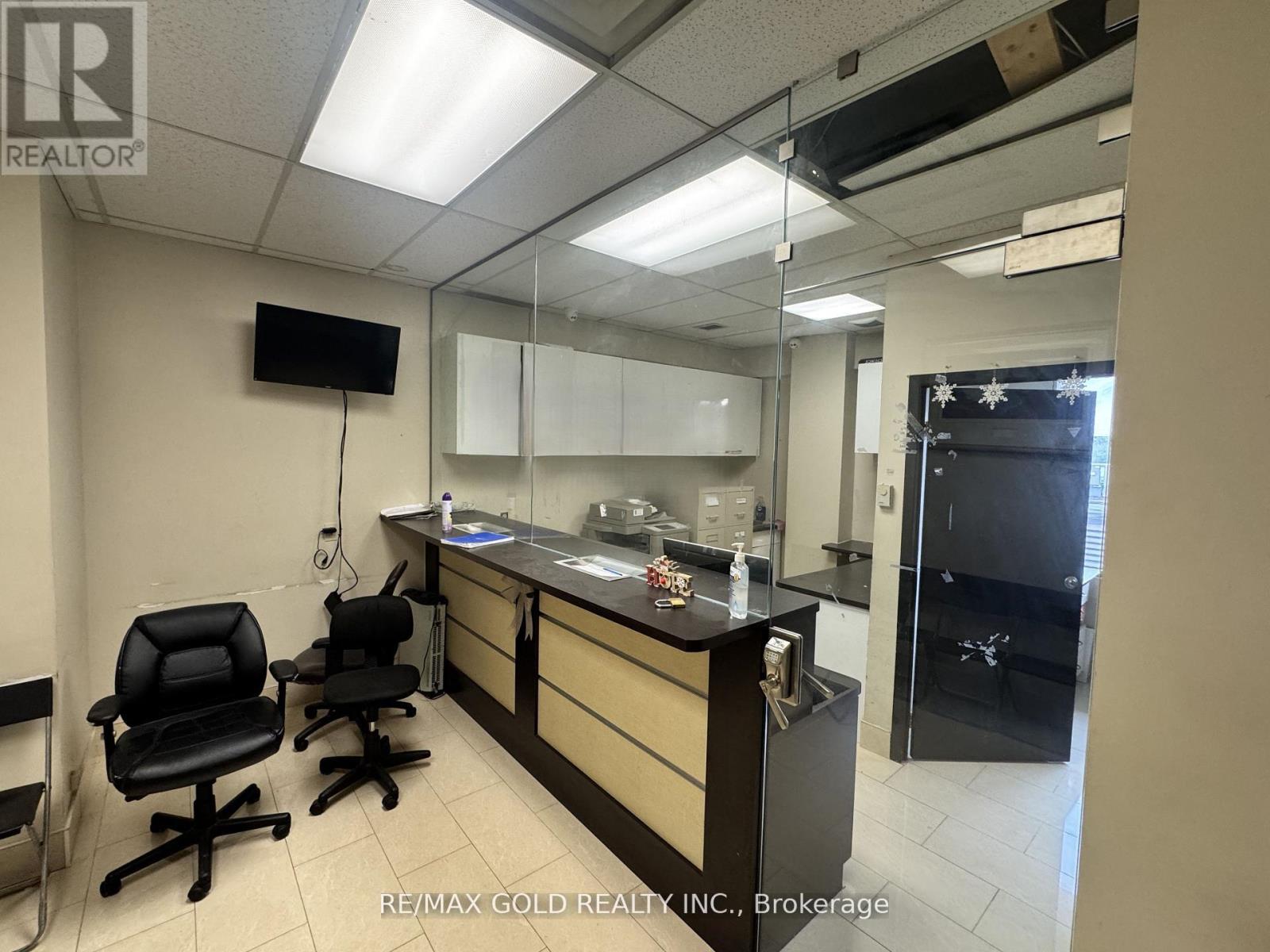 202 - 7125 Goreway Drive, Mississauga, Ontario  L4T 4H3 - Photo 5 - W12676766