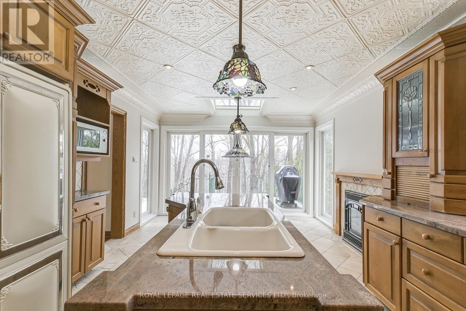 4261 Bridlepath Trail, Mississauga, Ontario  L5L 3K3 - Photo 10 - W12676808