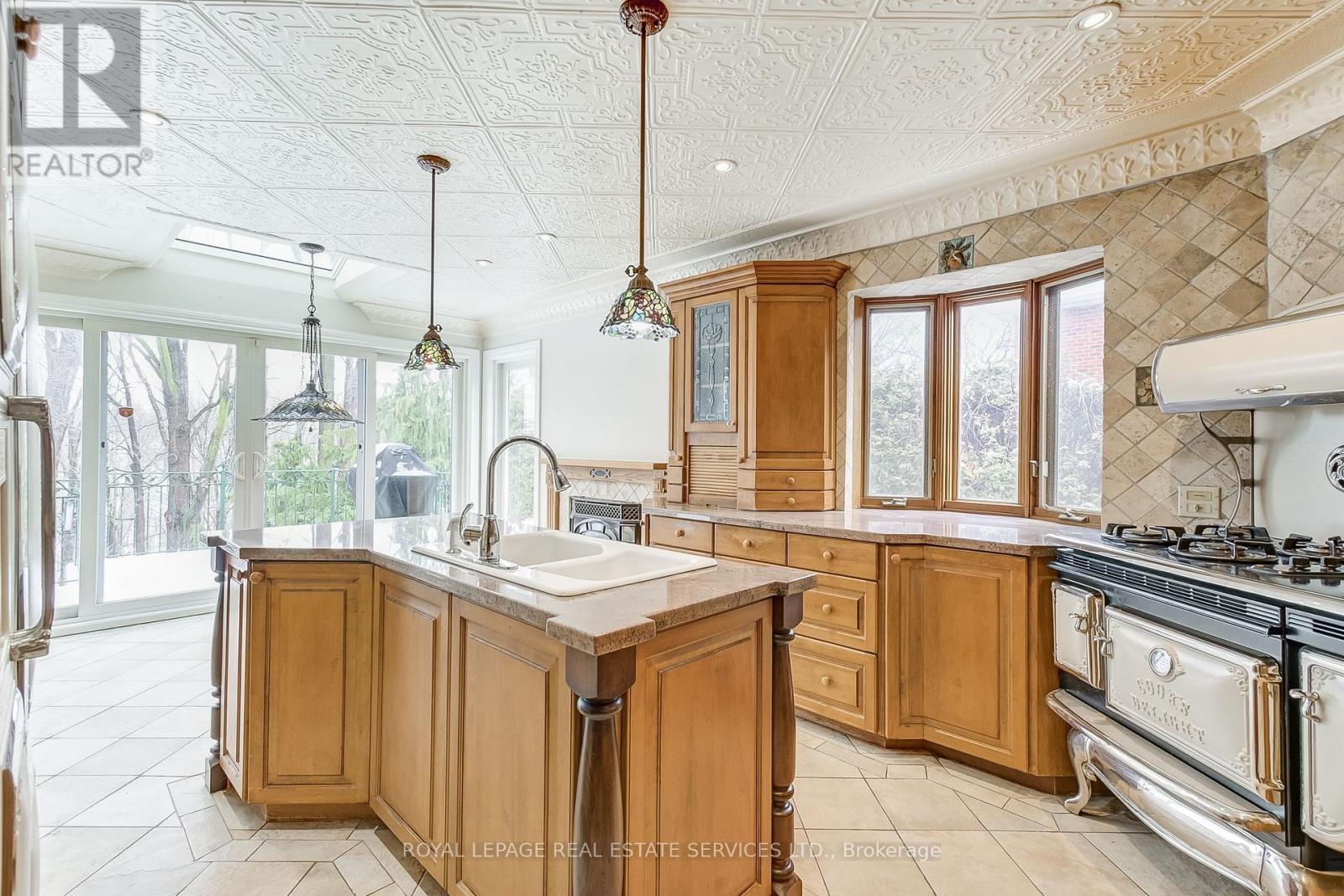 4261 Bridlepath Trail, Mississauga, Ontario  L5L 3K3 - Photo 13 - W12676808