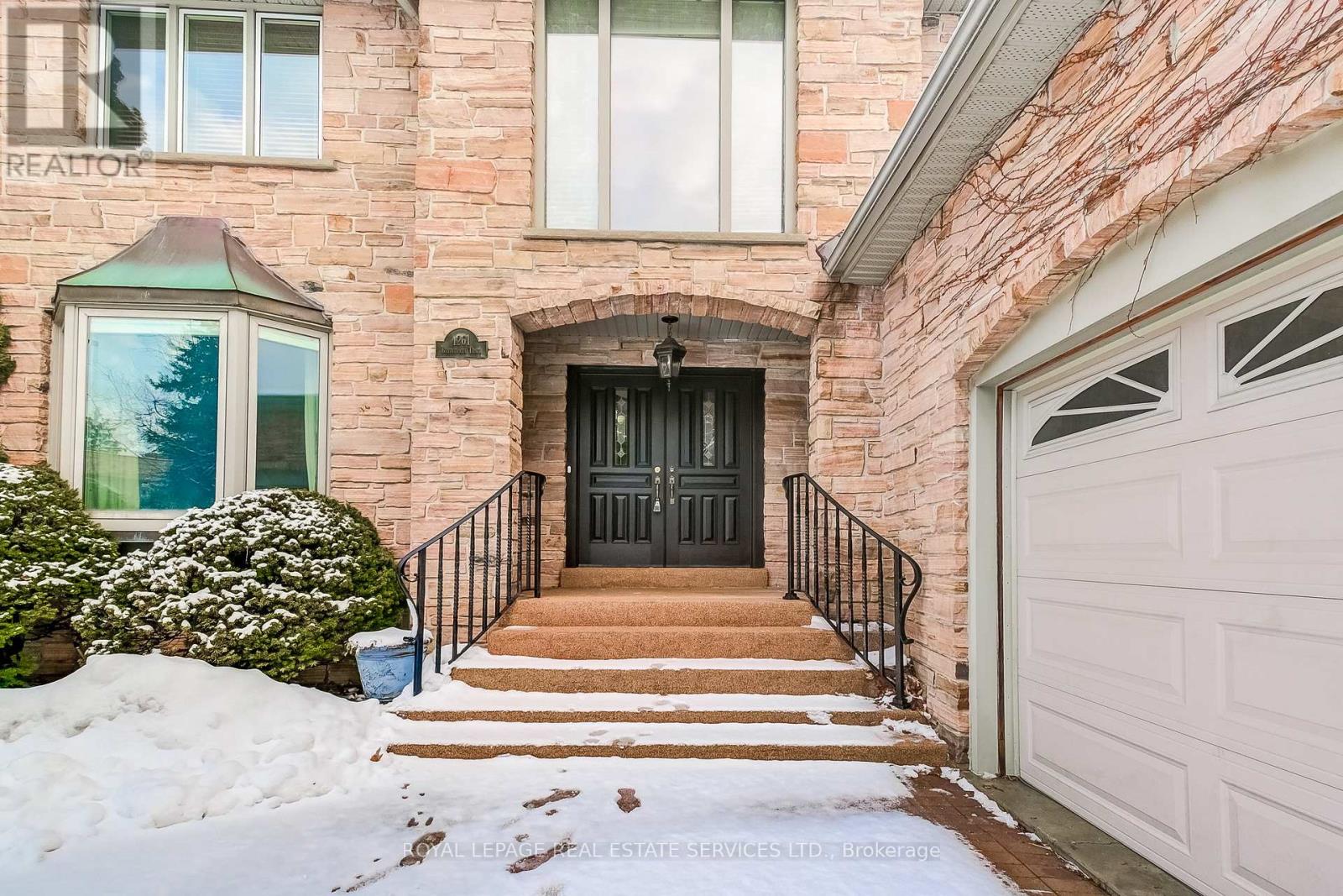 4261 Bridlepath Trail, Mississauga, Ontario  L5L 3K3 - Photo 3 - W12676808