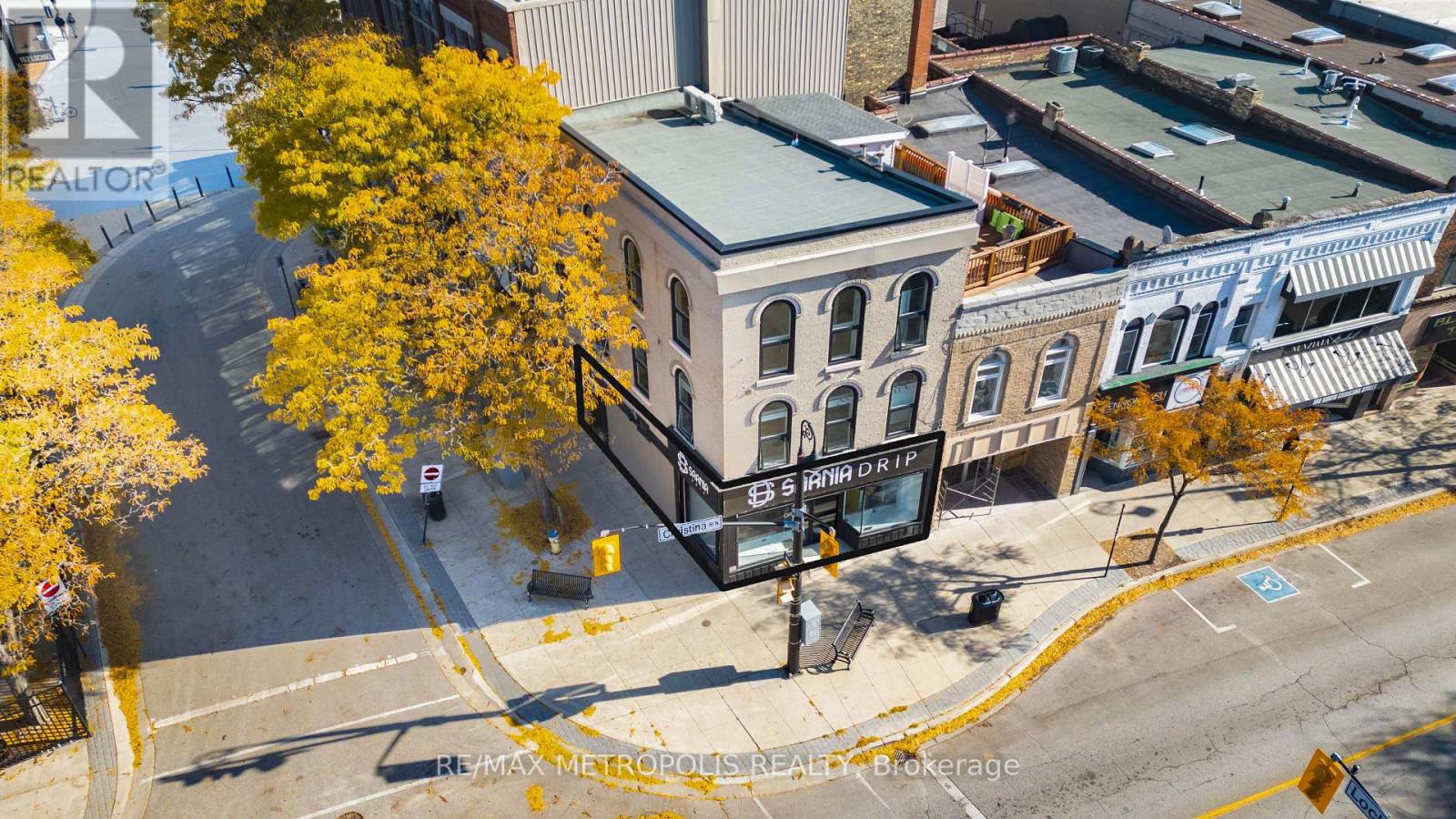 192 Christina Street N, Sarnia, Ontario  N7T 5T9 - Photo 1 - X12676800