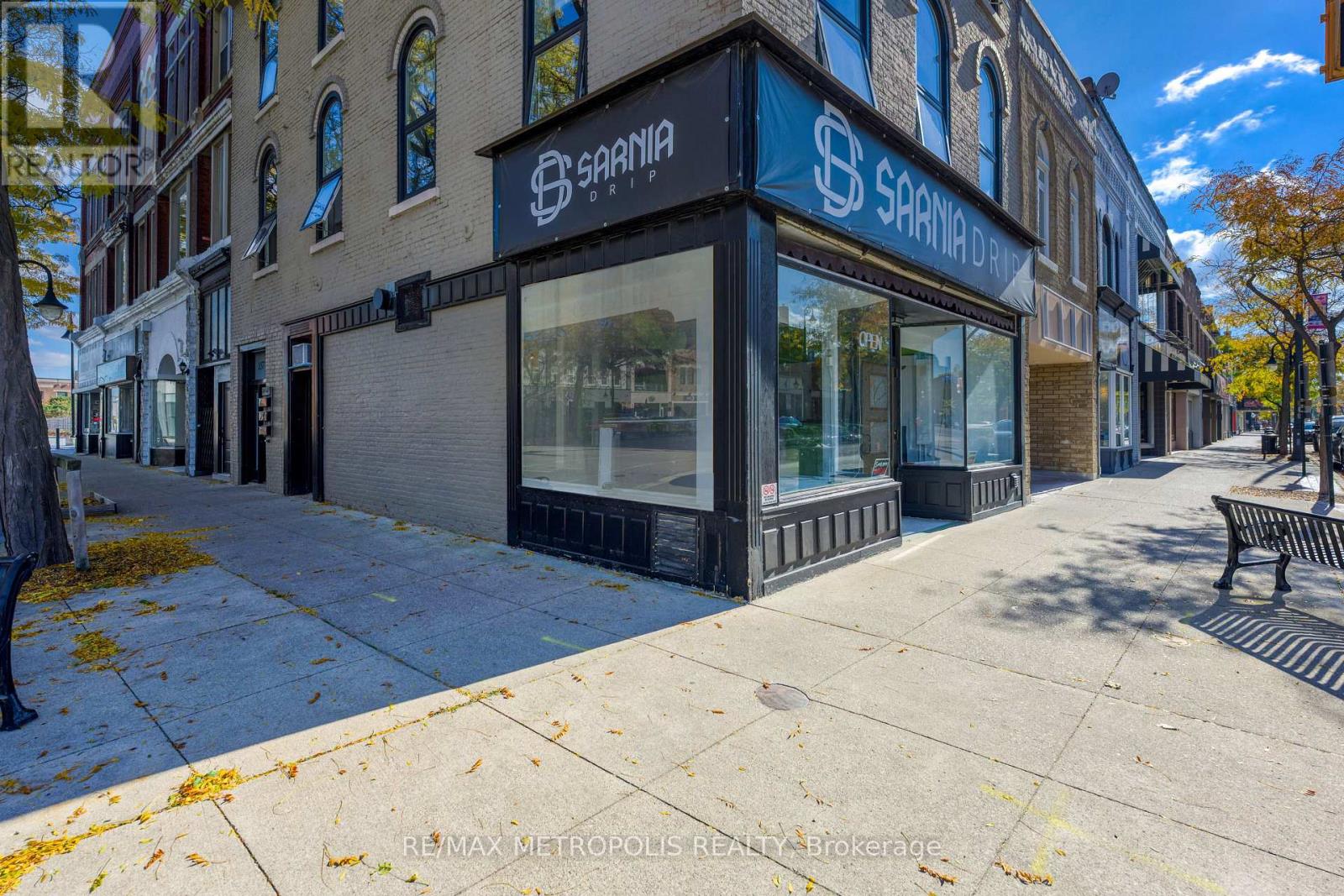 192 Christina Street N, Sarnia, Ontario  N7T 5T9 - Photo 3 - X12676800