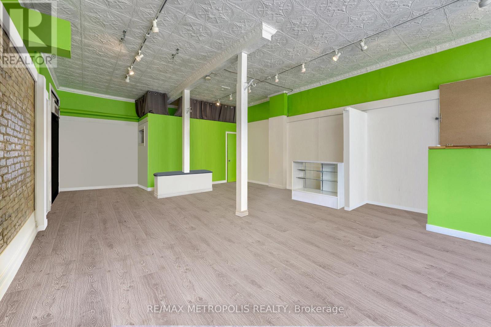 192 Christina Street N, Sarnia, Ontario  N7T 5T9 - Photo 8 - X12676800