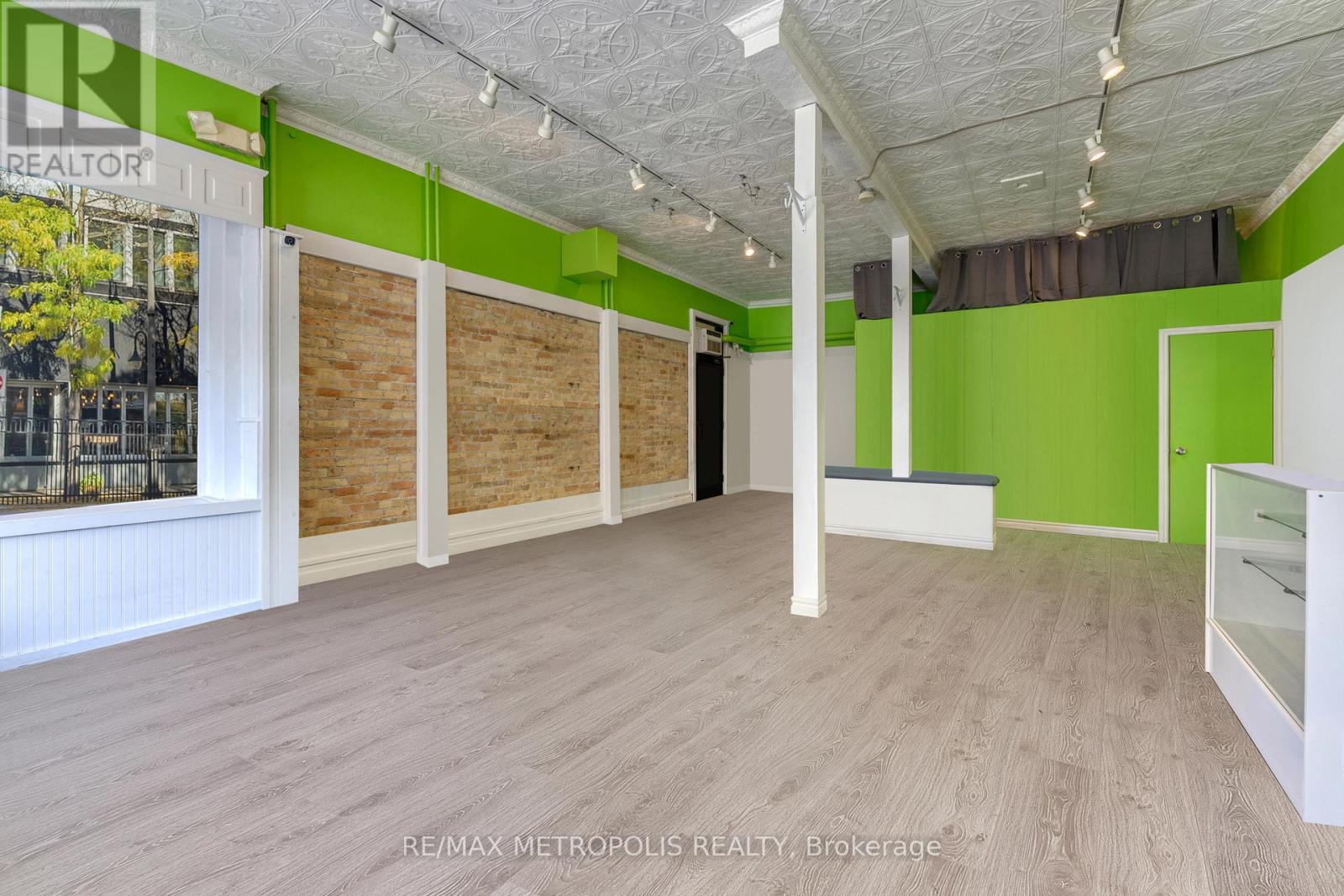 192 Christina Street N, Sarnia, Ontario  N7T 5T9 - Photo 9 - X12676800