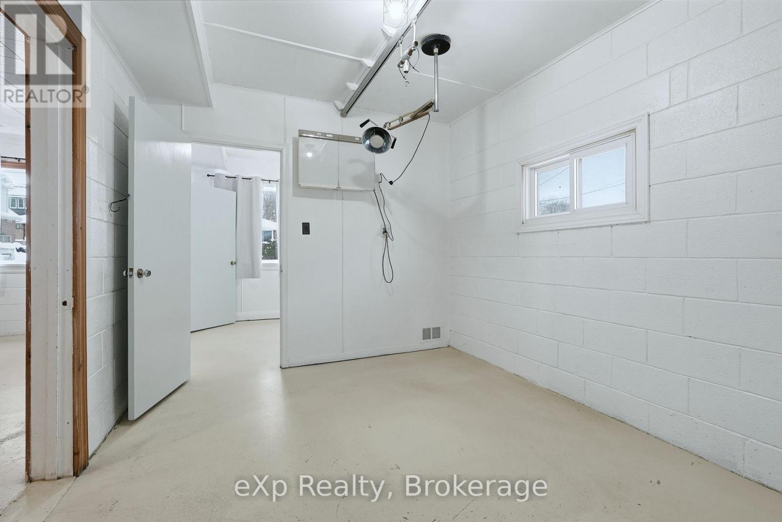 10 Queen Street N, Minto, Ontario  N0G 1Z0 - Photo 22 - X12676876