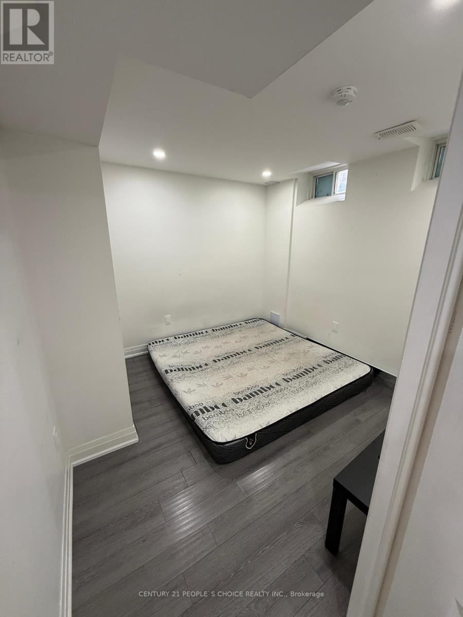 Bsmt - 16 Blue Whale Boulevard, Brampton, Ontario  L6R 2M2 - Photo 8 - W12673750