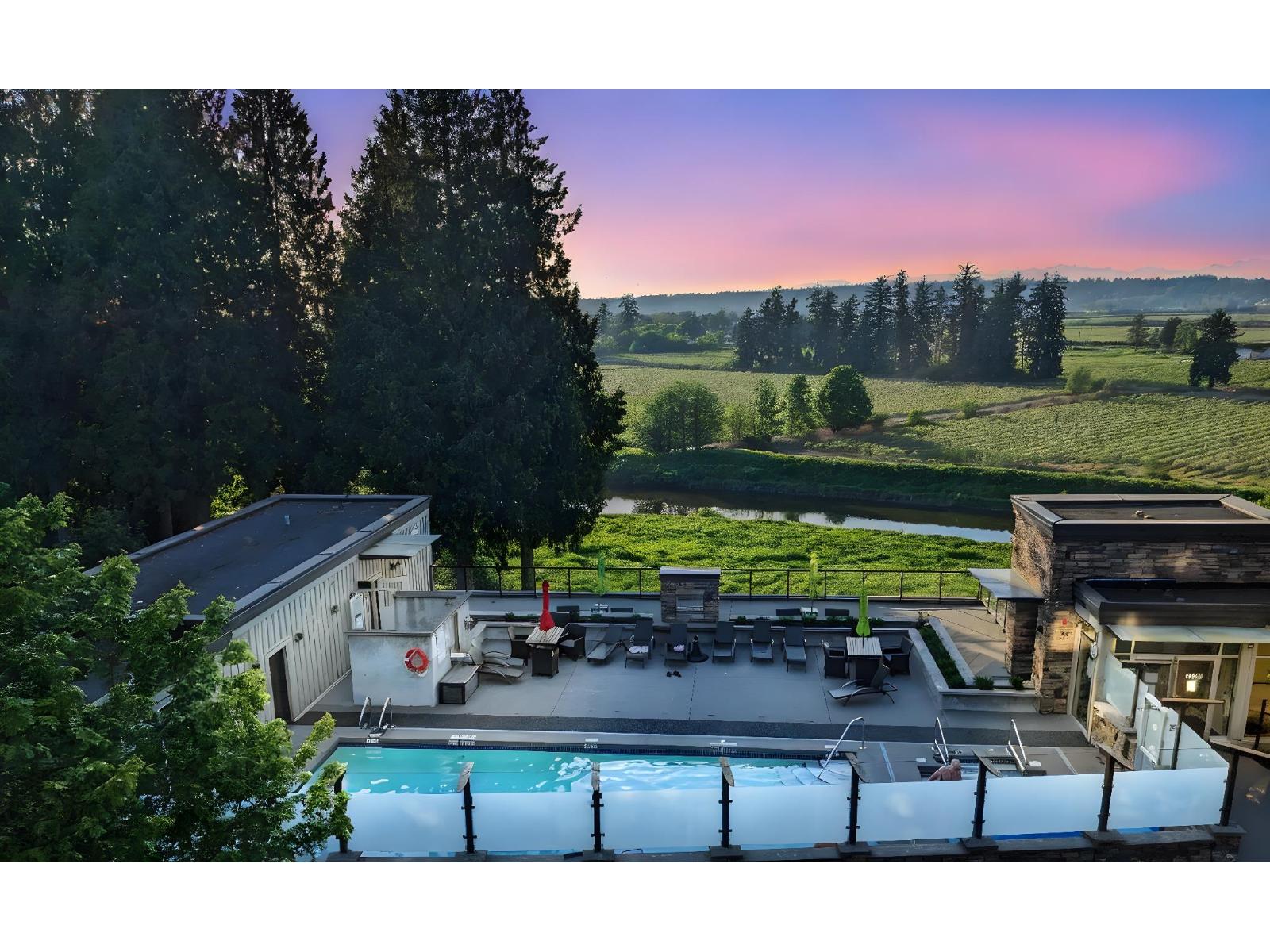 304 15155 36 Avenue, Surrey, British Columbia  V3Z 4R3 - Photo 1 - R3049780