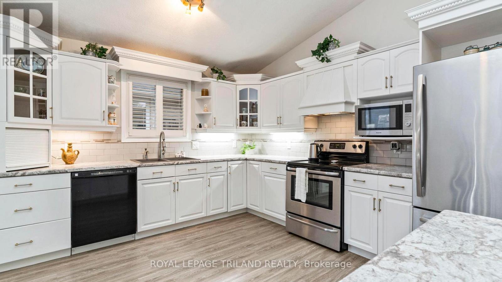 10 Warbler Heights, St. Thomas, Ontario  N5R 6J4 - Photo 12 - X12676916