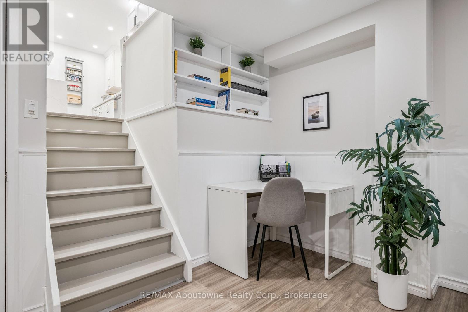 637 Lomond Crescent, Burlington, Ontario  L7L 2N8 - Photo 23 - W12676972