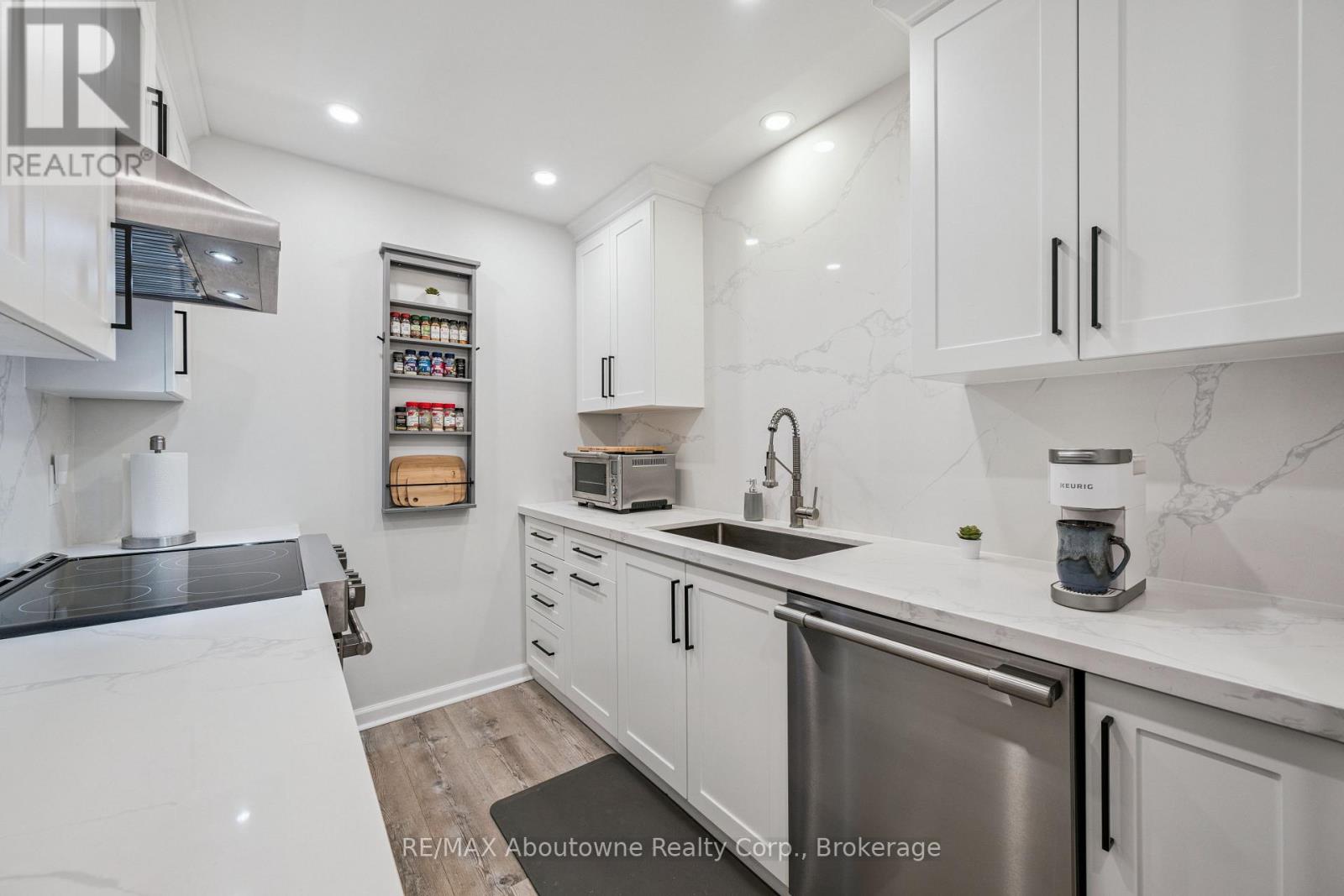 637 Lomond Crescent, Burlington, Ontario  L7L 2N8 - Photo 11 - W12676972