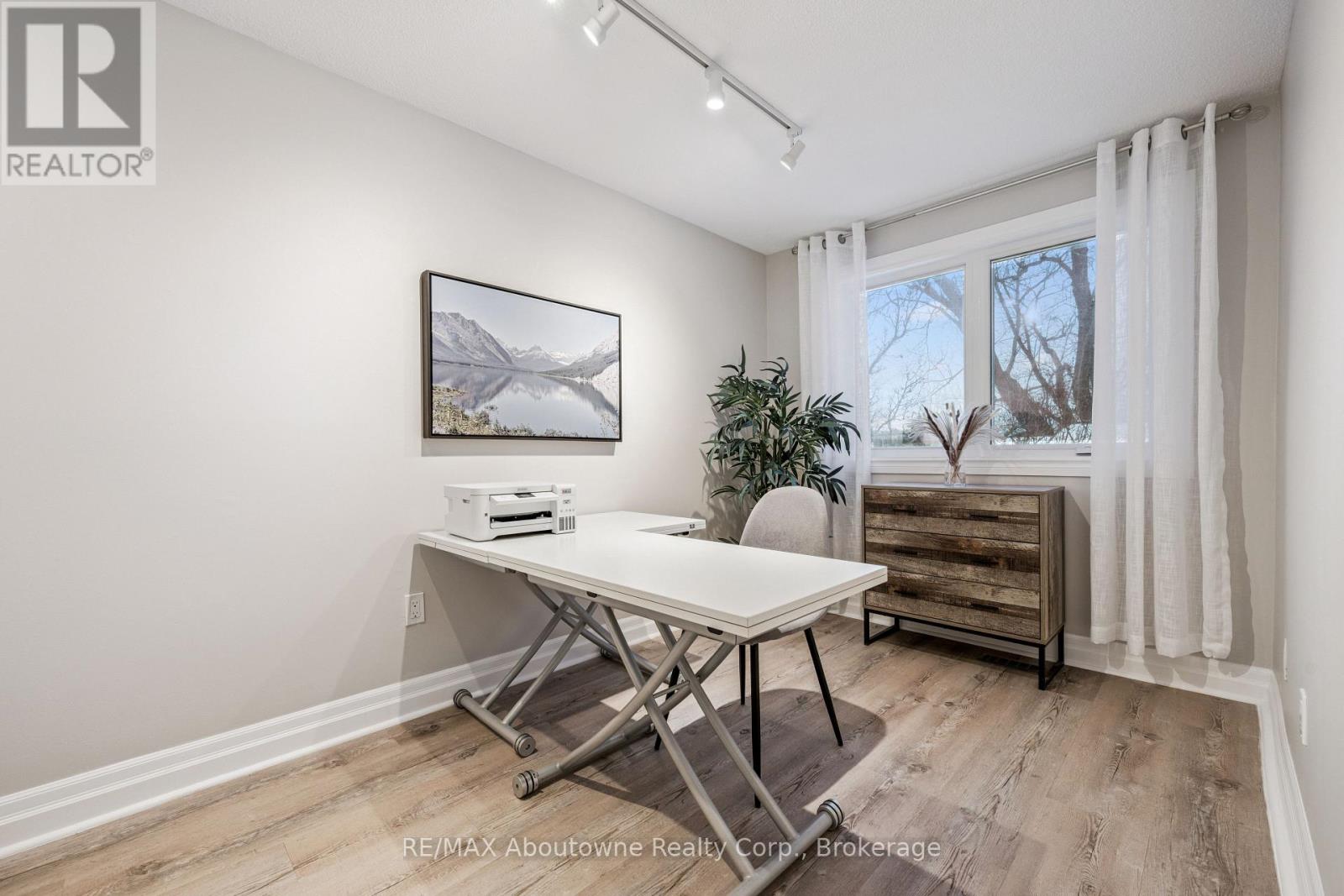 637 Lomond Crescent, Burlington, Ontario  L7L 2N8 - Photo 17 - W12676972