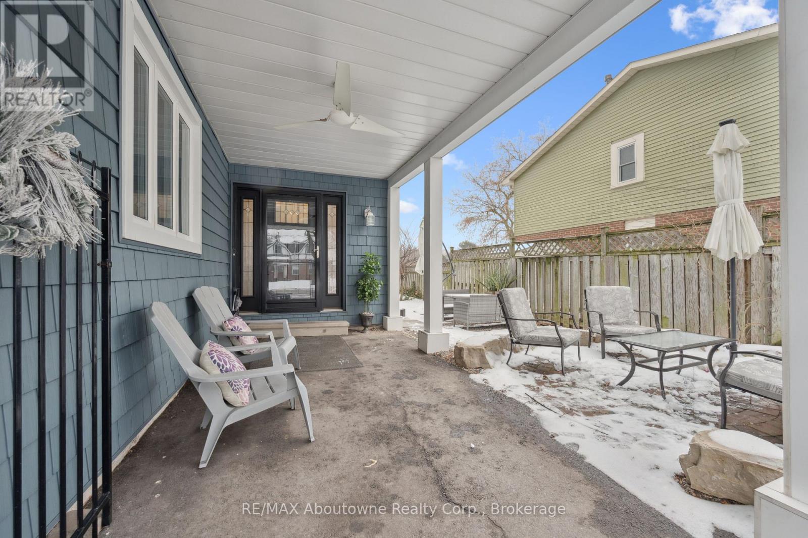 637 Lomond Crescent, Burlington, Ontario  L7L 2N8 - Photo 4 - W12676972