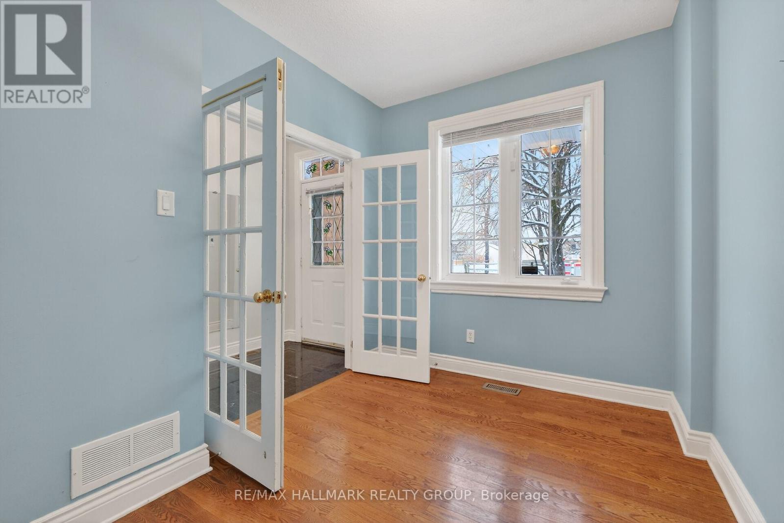 Main Floor - 19 Foulis Crescent, Ottawa, Ontario  K2L 4H2 - Photo 10 - X12676990