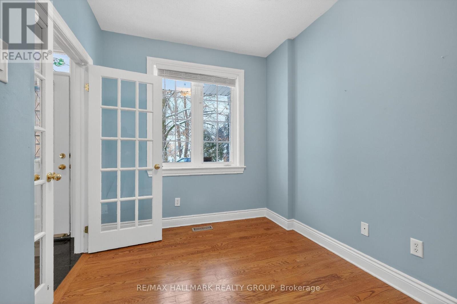 Main Floor - 19 Foulis Crescent, Ottawa, Ontario  K2L 4H2 - Photo 11 - X12676990