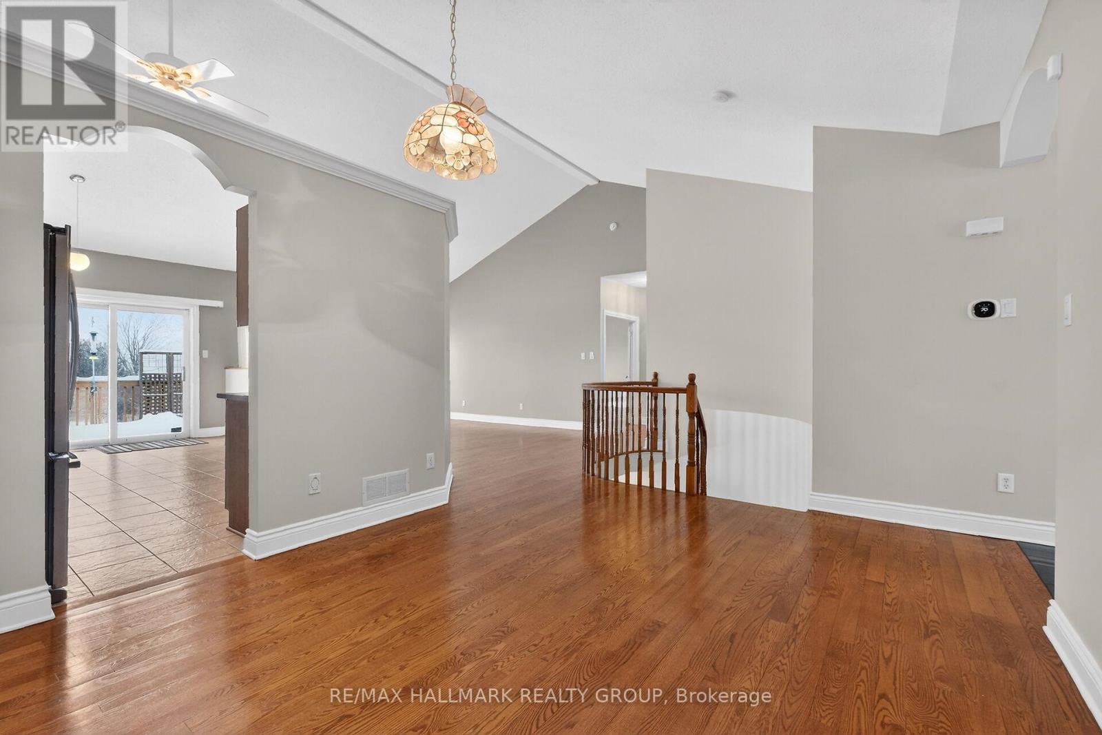 Main Floor - 19 Foulis Crescent, Ottawa, Ontario  K2L 4H2 - Photo 14 - X12676990