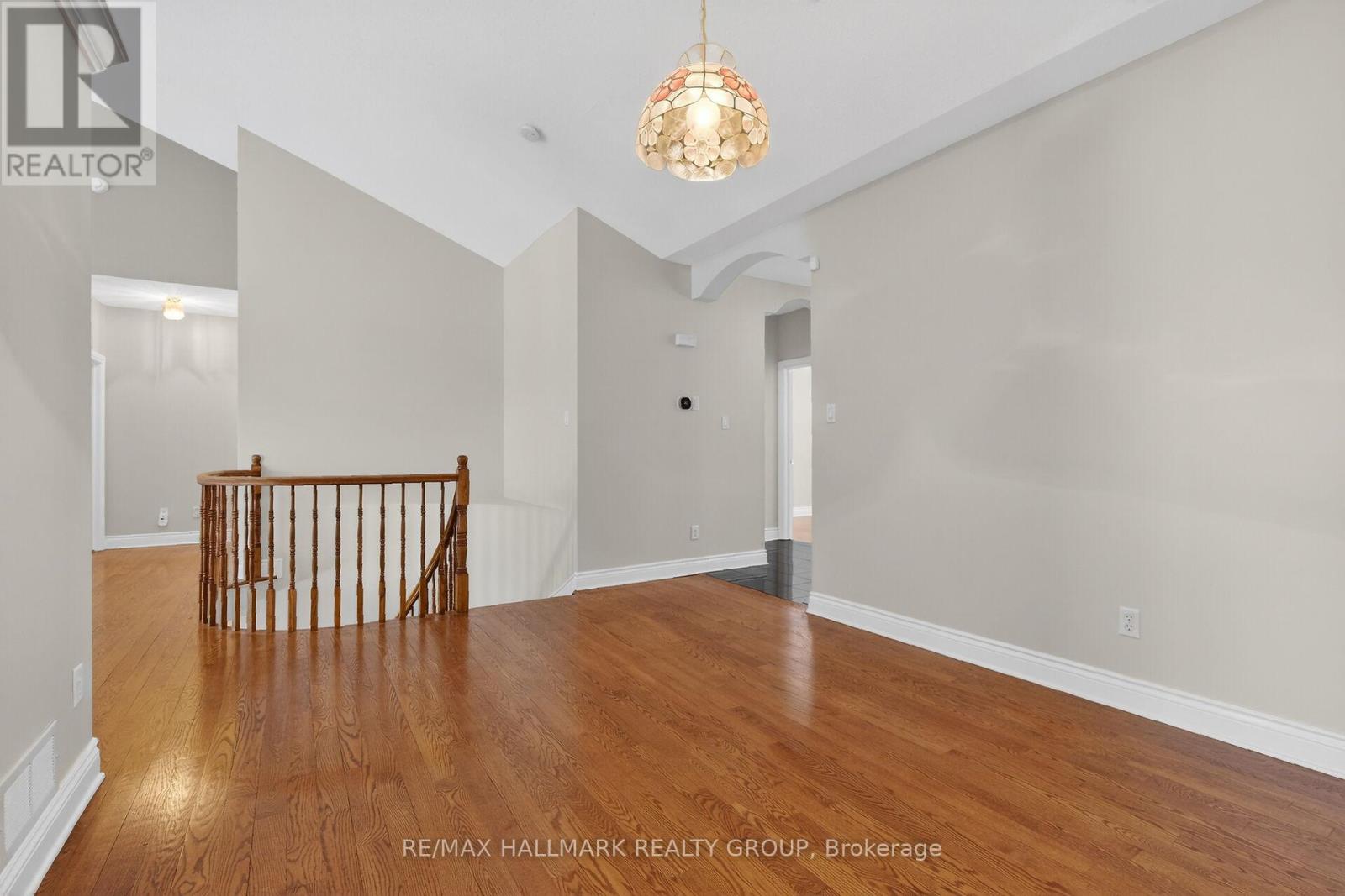 Main Floor - 19 Foulis Crescent, Ottawa, Ontario  K2L 4H2 - Photo 15 - X12676990