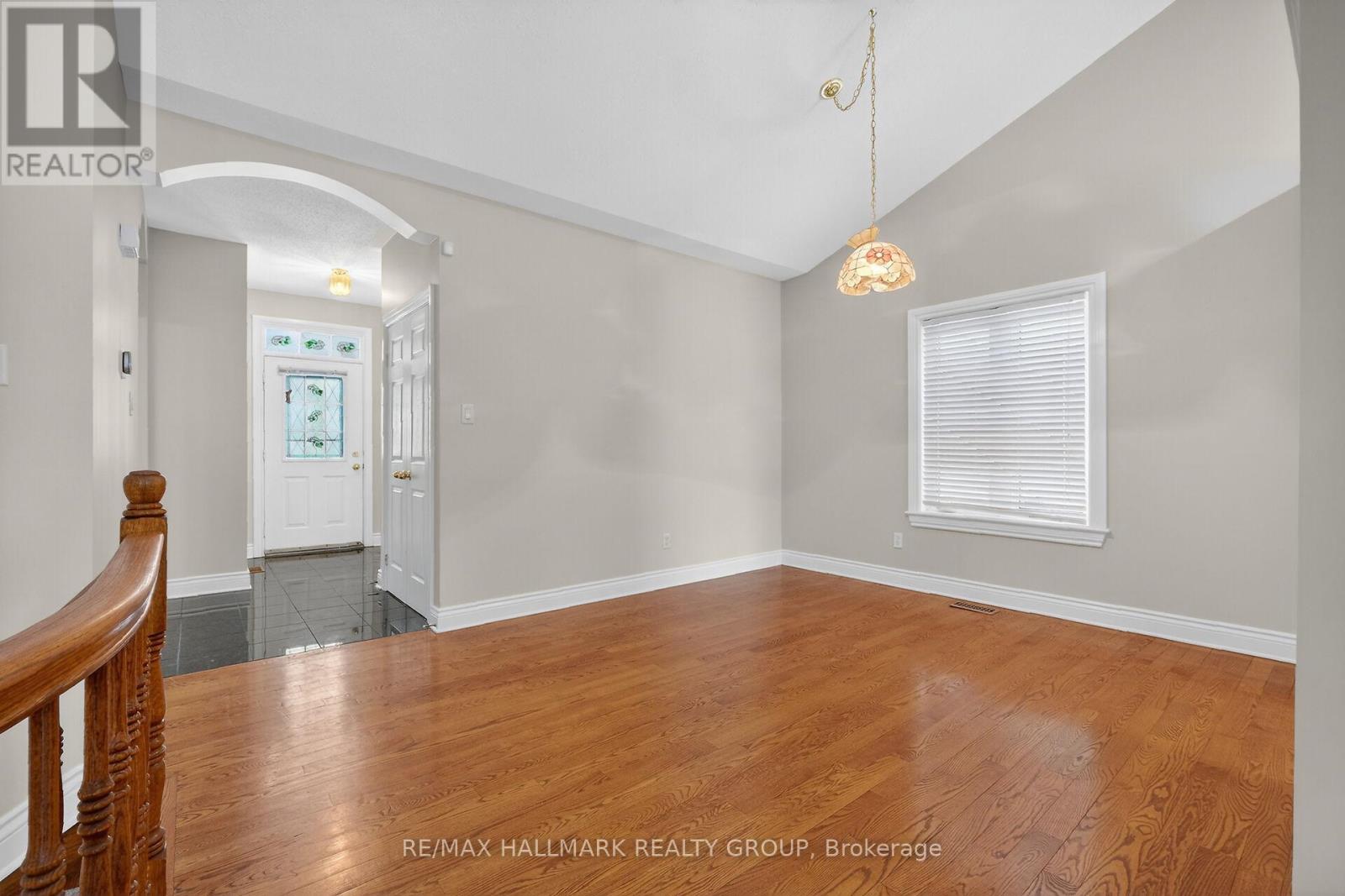 Main Floor - 19 Foulis Crescent, Ottawa, Ontario  K2L 4H2 - Photo 16 - X12676990