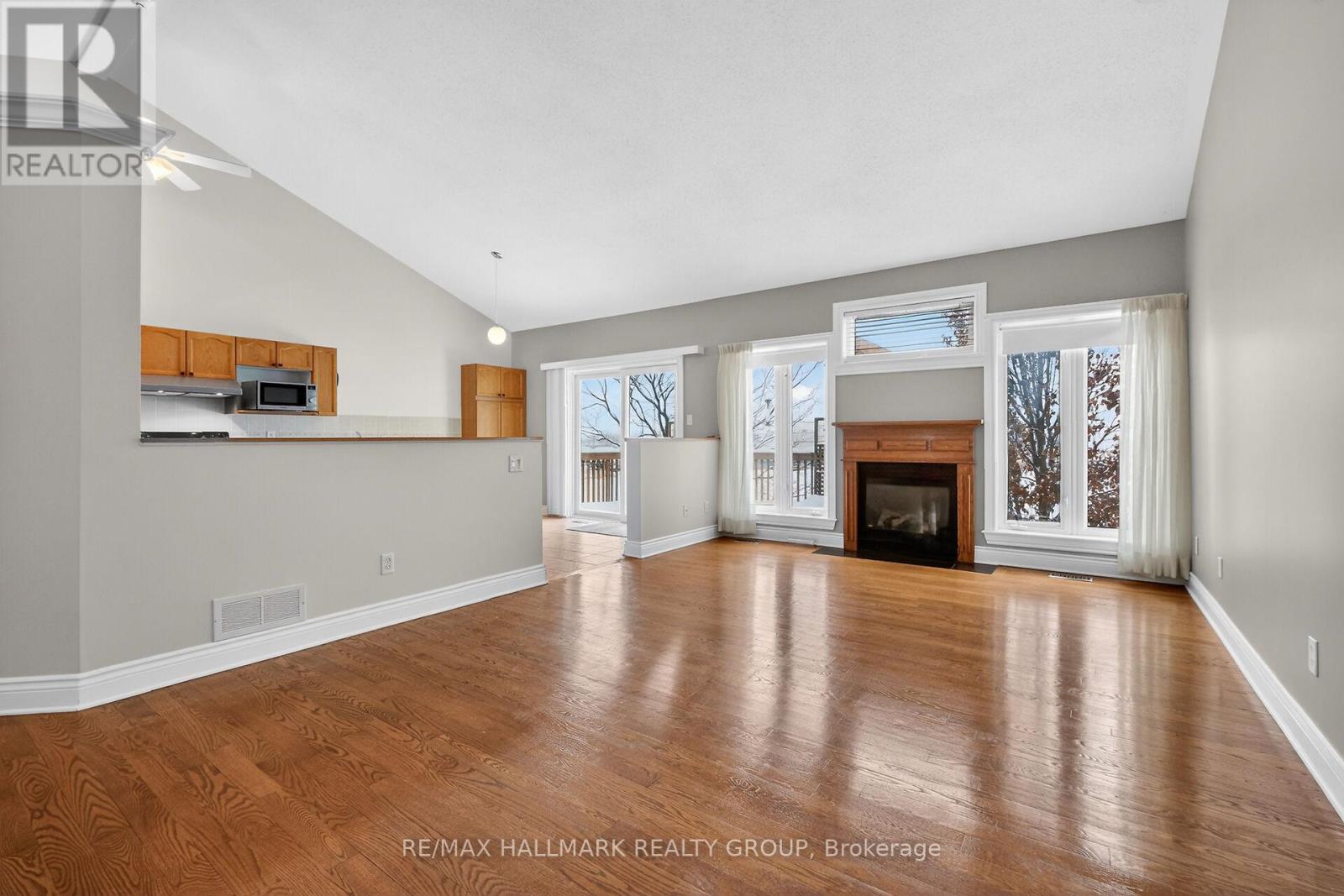 Main Floor - 19 Foulis Crescent, Ottawa, Ontario  K2L 4H2 - Photo 18 - X12676990