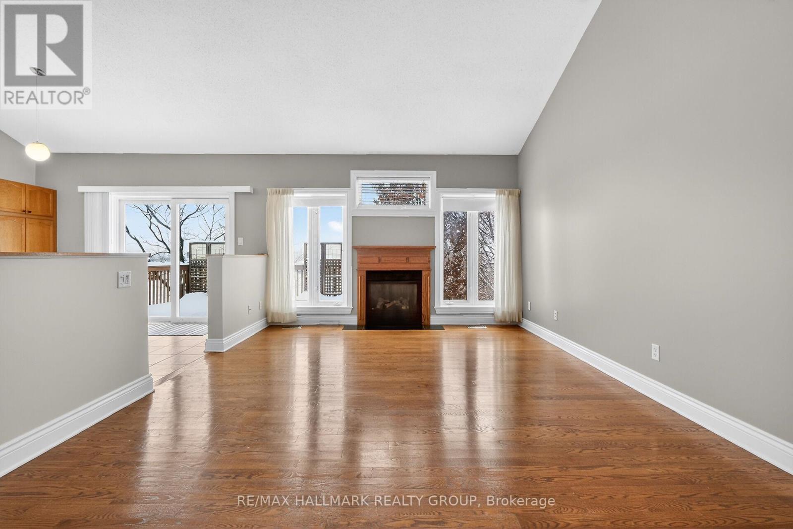 Main Floor - 19 Foulis Crescent, Ottawa, Ontario  K2L 4H2 - Photo 19 - X12676990