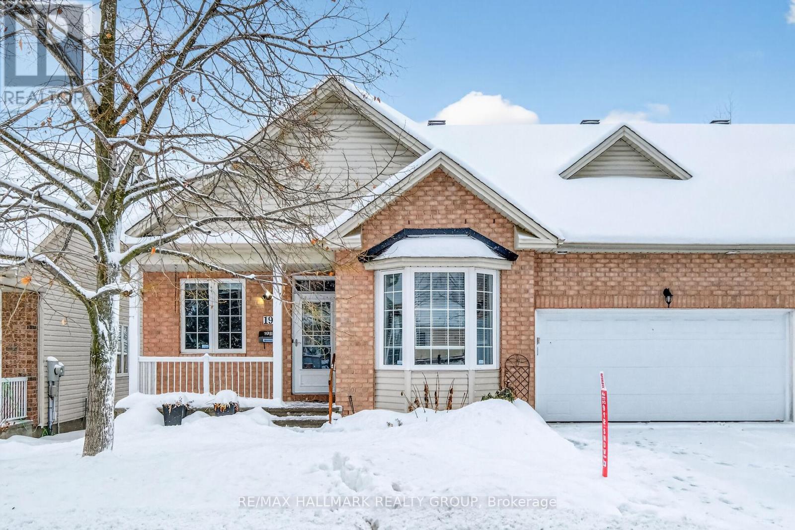 Main Floor - 19 Foulis Crescent, Ottawa, Ontario  K2L 4H2 - Photo 2 - X12676990