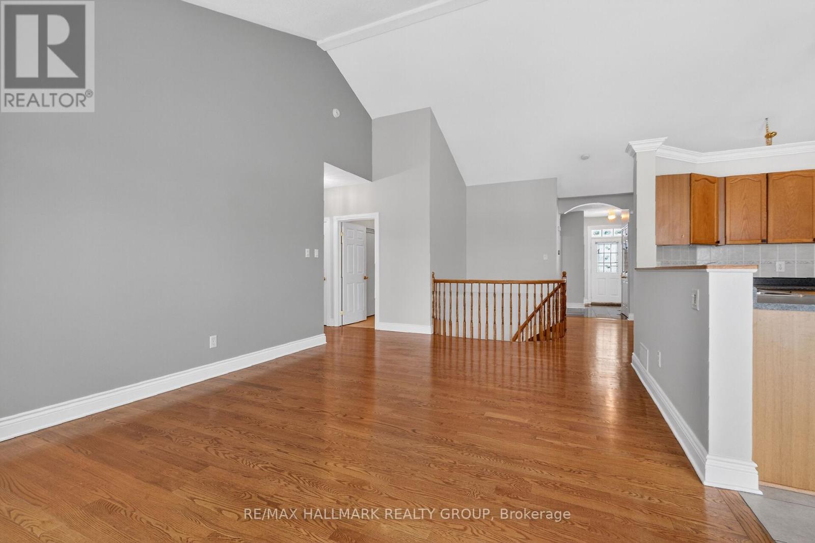 Main Floor - 19 Foulis Crescent, Ottawa, Ontario  K2L 4H2 - Photo 21 - X12676990