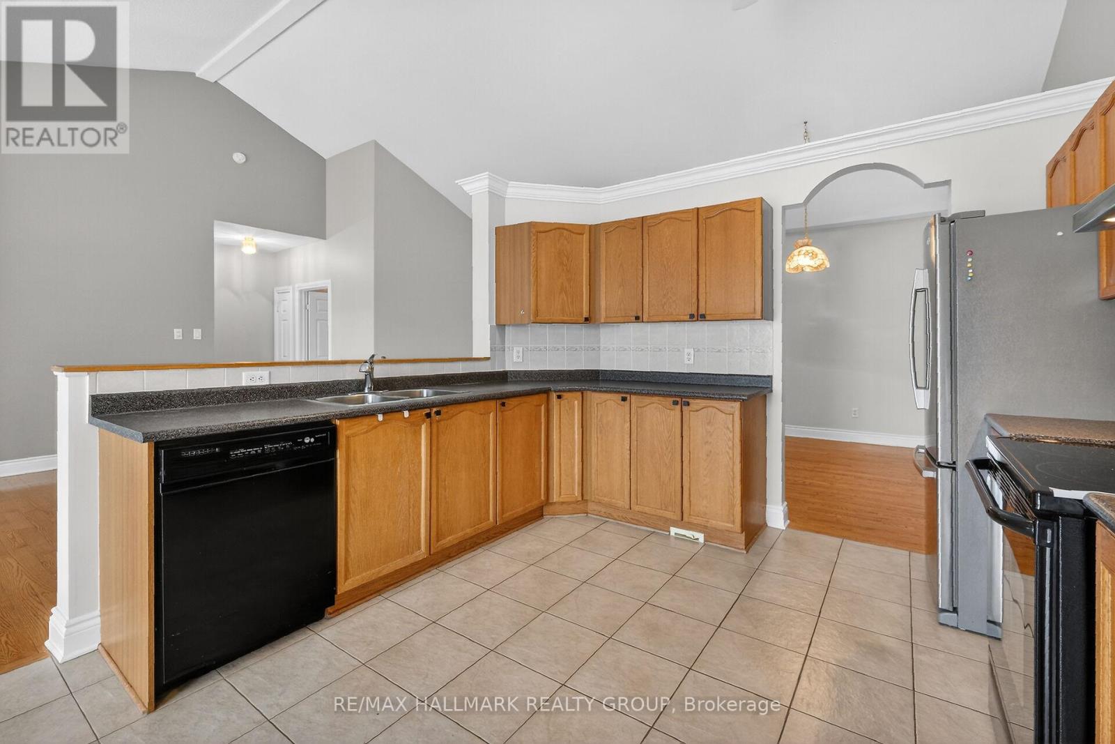 Main Floor - 19 Foulis Crescent, Ottawa, Ontario  K2L 4H2 - Photo 24 - X12676990
