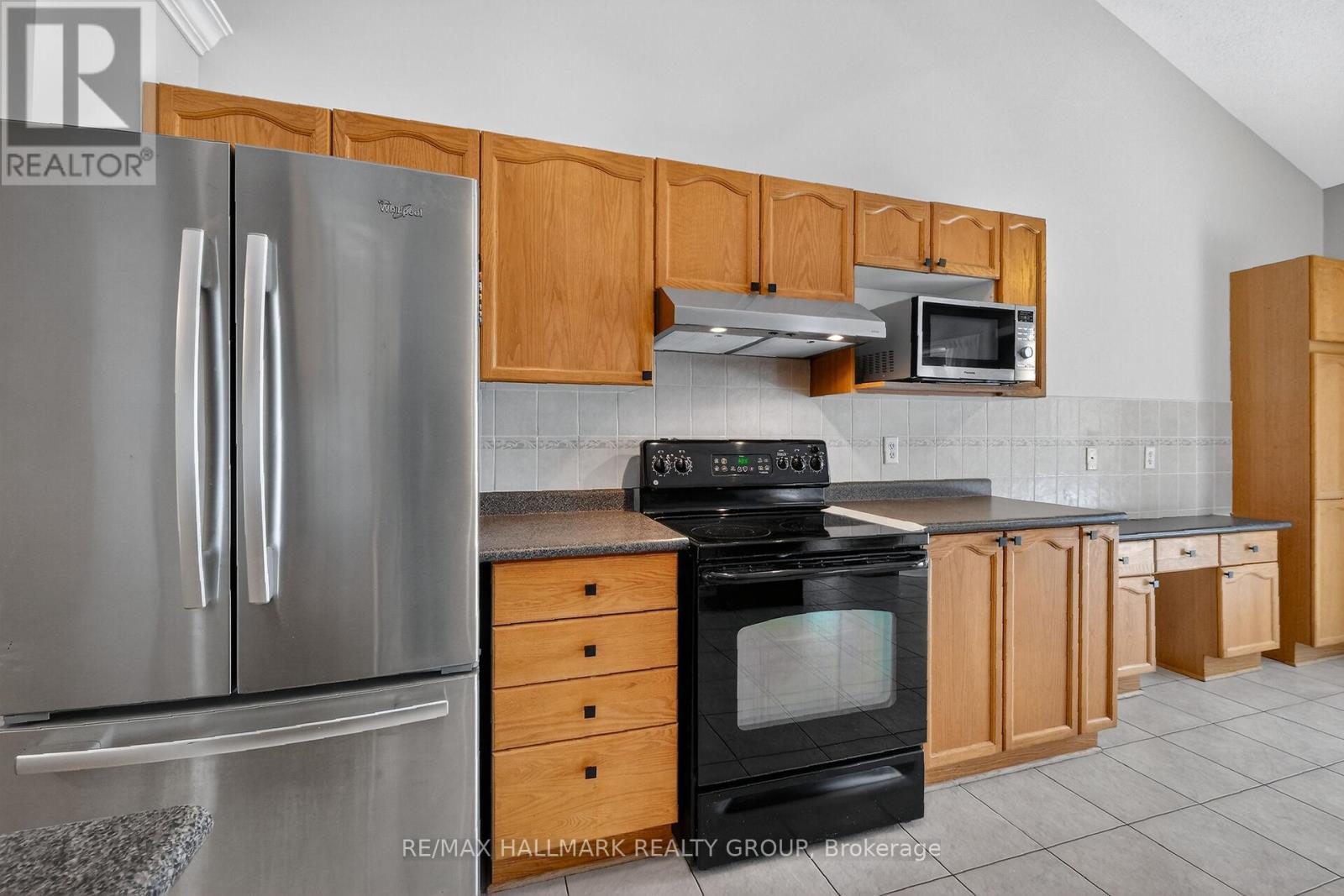 Main Floor - 19 Foulis Crescent, Ottawa, Ontario  K2L 4H2 - Photo 26 - X12676990