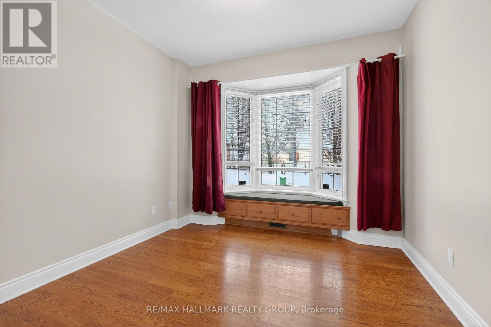 Main Floor - 19 Foulis Crescent, Ottawa, Ontario  K2L 4H2 - Photo 30 - X12676990