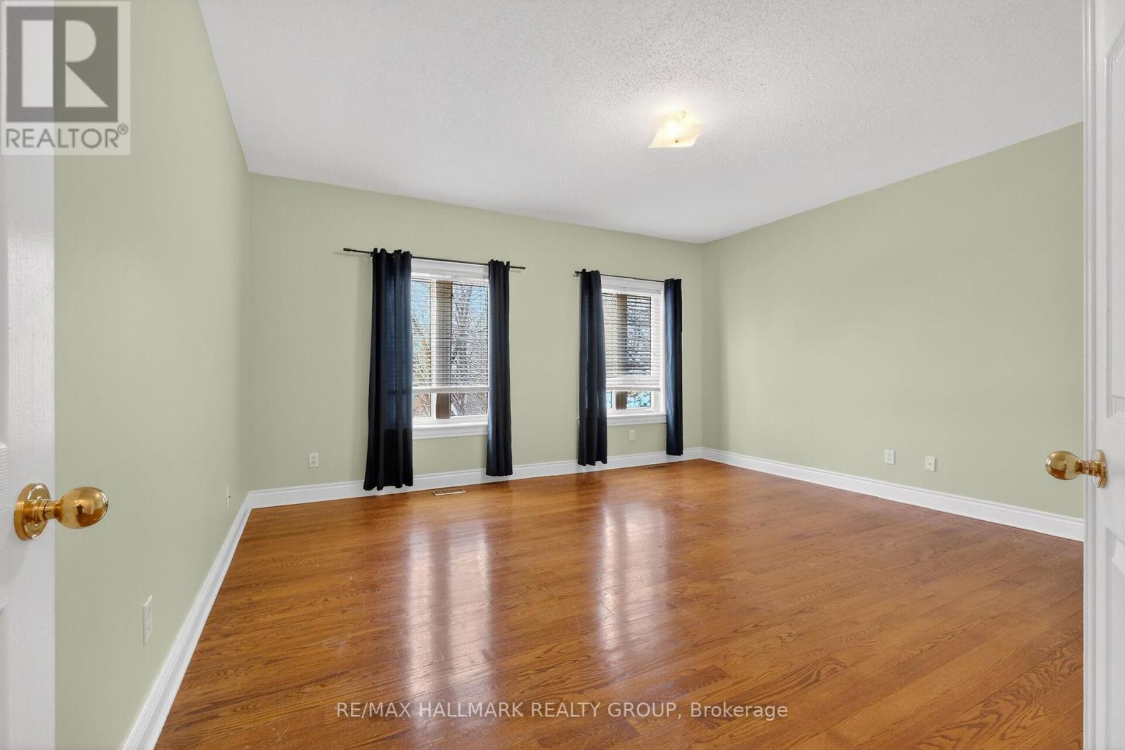 Main Floor - 19 Foulis Crescent, Ottawa, Ontario  K2L 4H2 - Photo 36 - X12676990