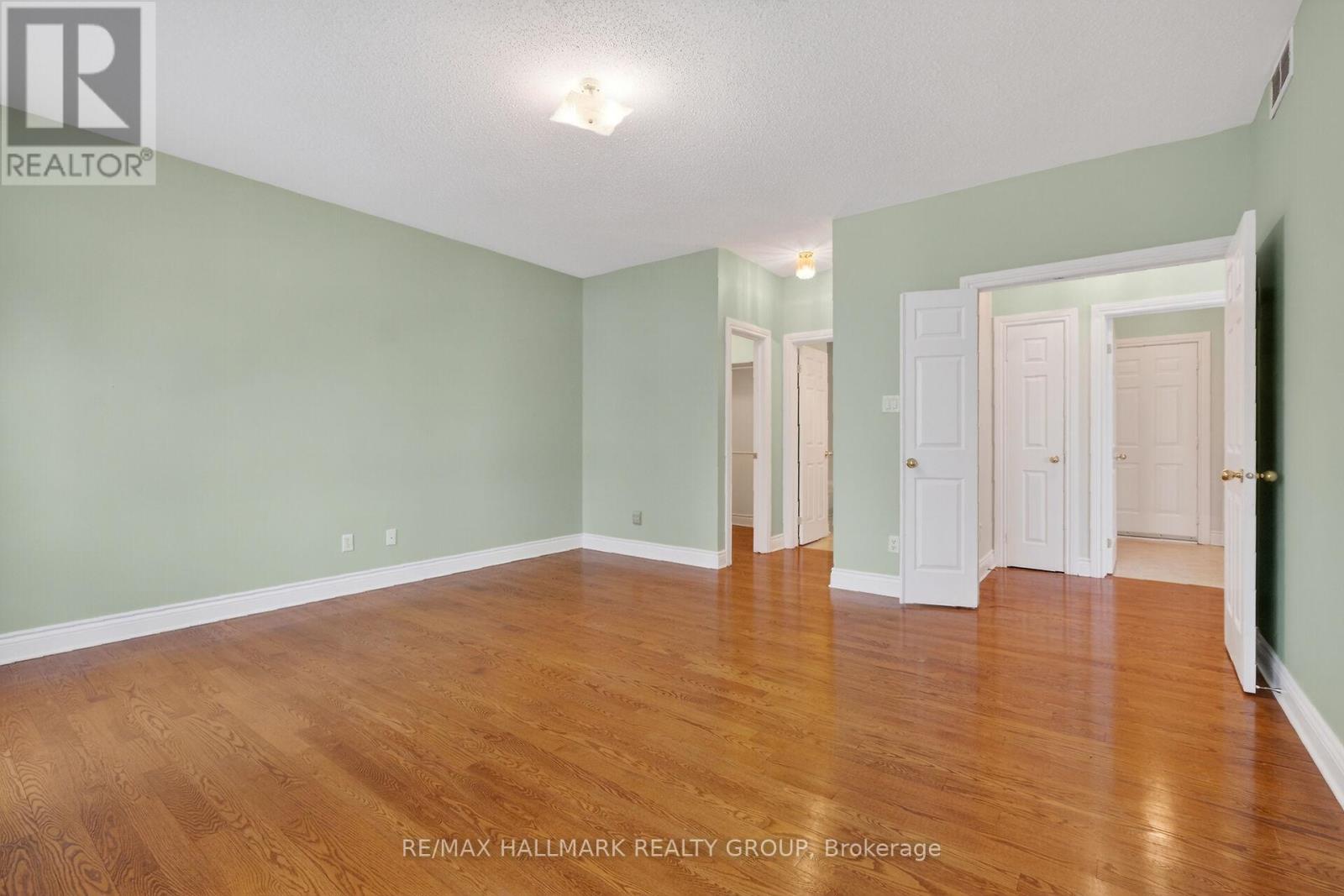 Main Floor - 19 Foulis Crescent, Ottawa, Ontario  K2L 4H2 - Photo 37 - X12676990