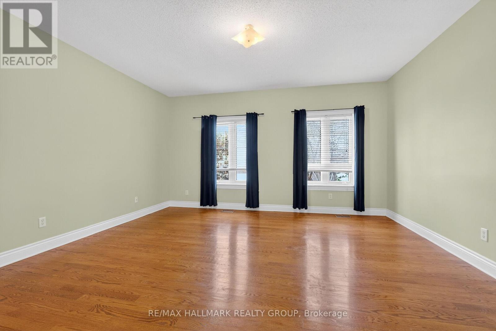 Main Floor - 19 Foulis Crescent, Ottawa, Ontario  K2L 4H2 - Photo 38 - X12676990